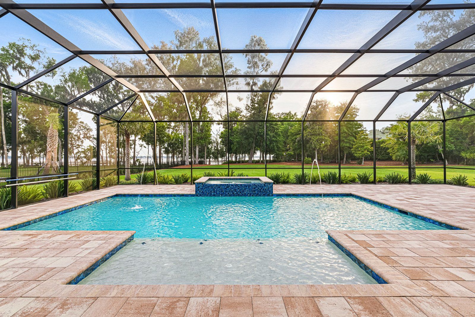 Exterior photo: Pool