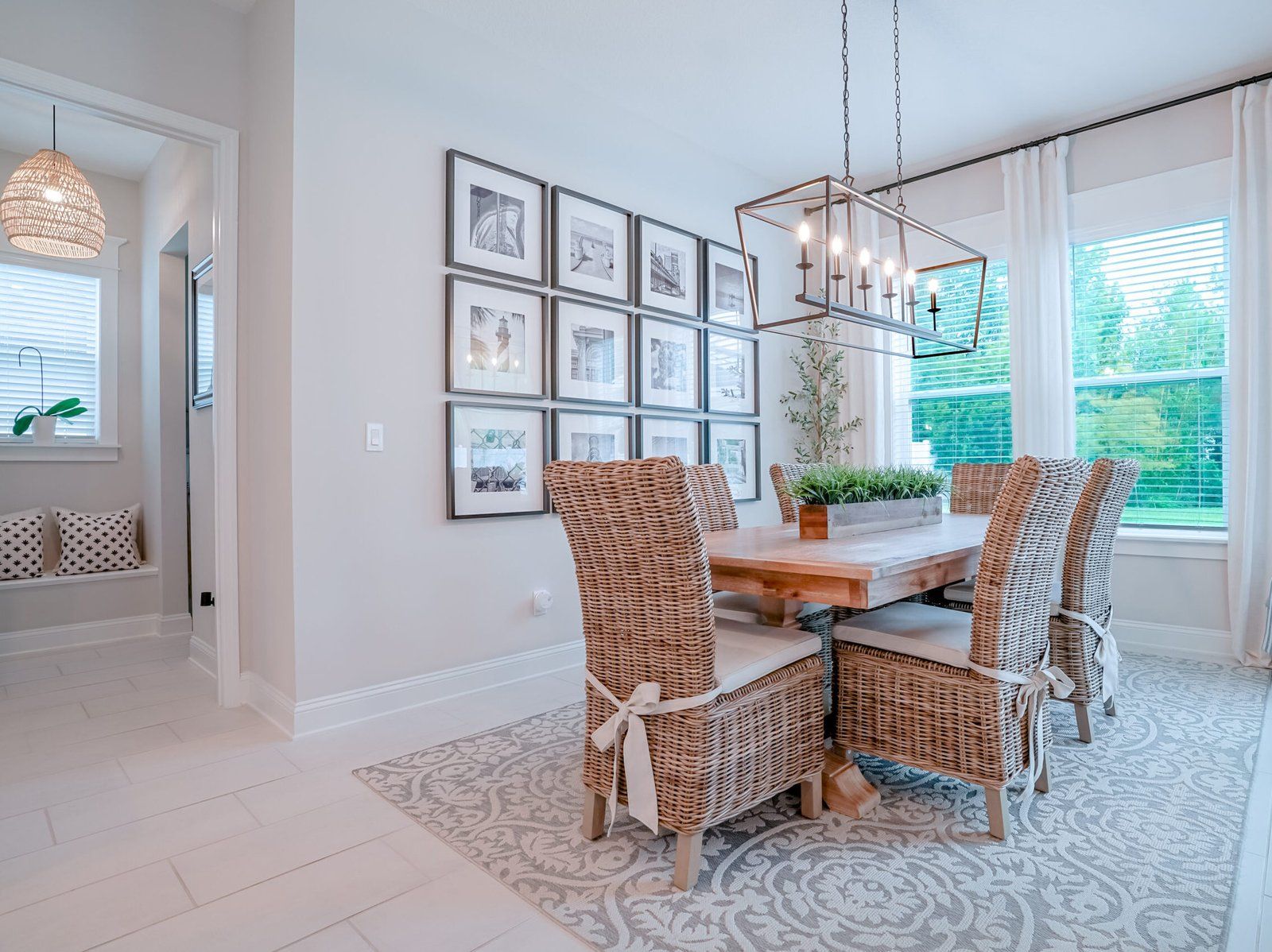 Interior photo: Breakfast Nook