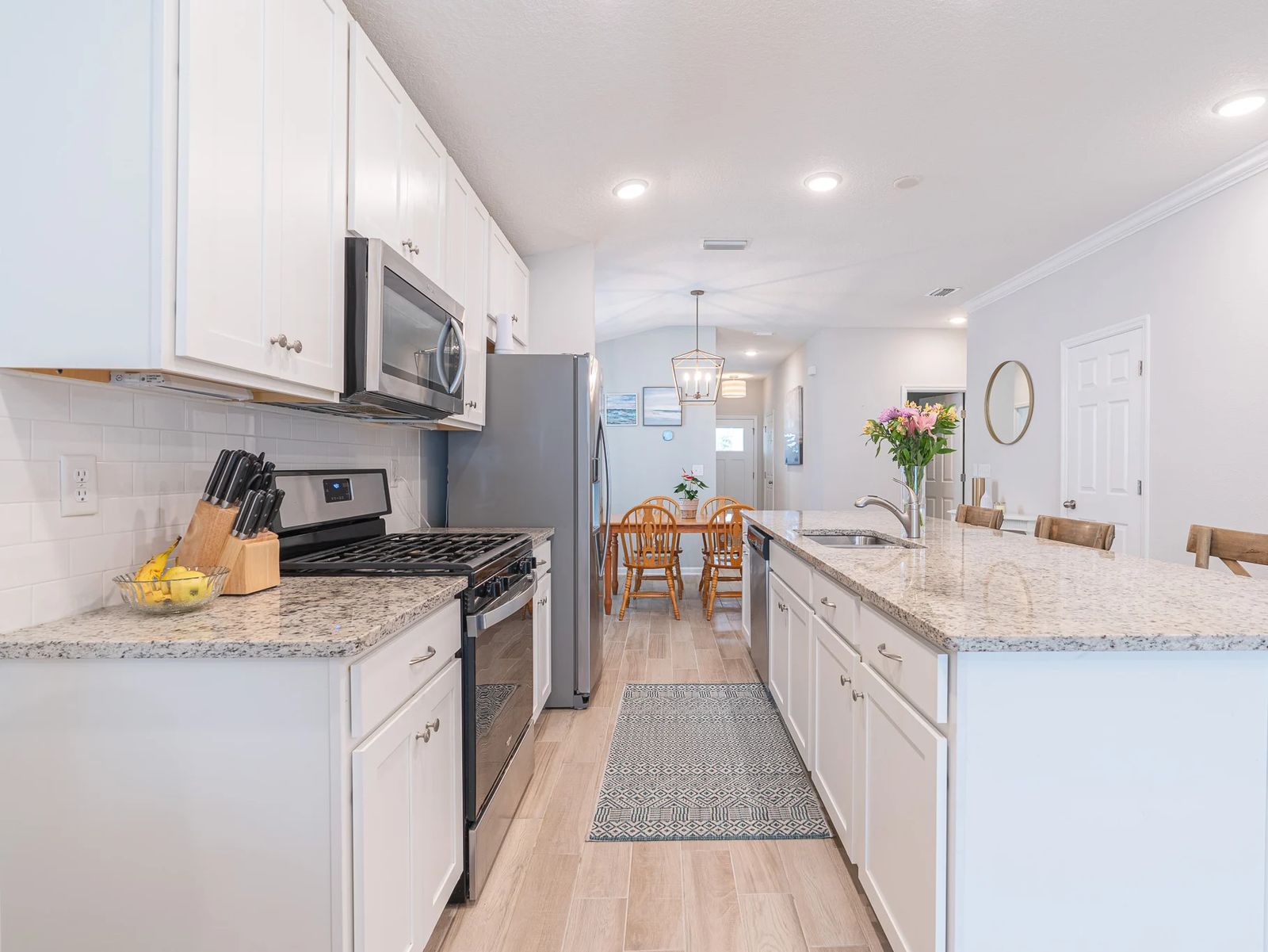 Interior photo: Kitchen